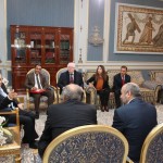 caid-essebsi-rencontre-un-groupe-parmi-les-participants-a-une-manifestation-de-solidarite-avec-les-habitants-du-chaambi-challenges-tn-01