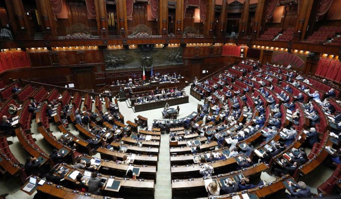 les-parlements-en-Tunisie-et-en-Italie-challenges-tn