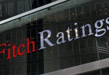 Croissance mondiale 2026 : Fitch revoit ses prévisions à la hausse mais alerte sur un risque majeur si le pétrole atteint 100 $