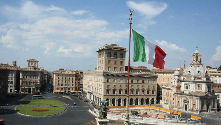 ITALIE: Financé en grande partie par l’UE, un plan de relance historique (222 Mds EUR) soutiendra la croissance à moyen terme