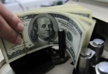 Le dollar signe sa pire semaine en 8 mois : l’euro dépasse 1,18 $ et la livre sterling s’envole