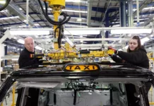 Zone euro : le secteur manufacturier repasse en croissance pour la première fois depuis octobre