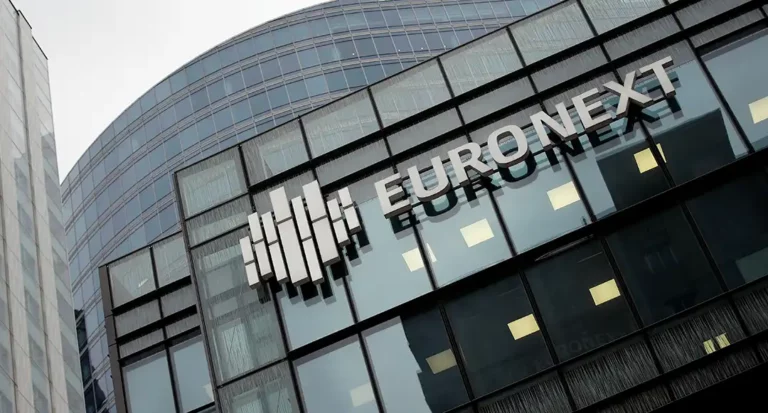 Les Bourses européennes terminent dispersée une séance riche en données