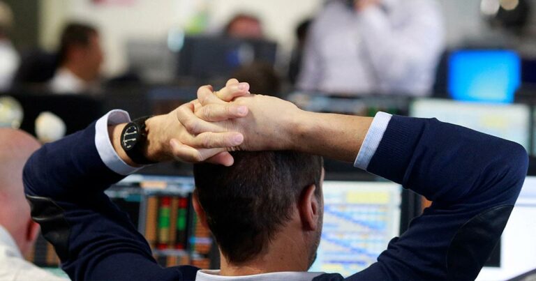 Les Bourses européennes clôturent en baisse une séance chargée