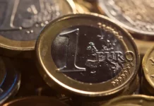 L’euro proche de ses plus bas niveaux depuis mars, la Fed de Kevin Warsh creuse l’écart avec la BCE